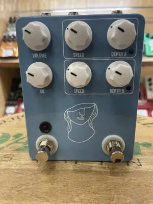 Artificial Blonde Vibrato Pedal - JHS